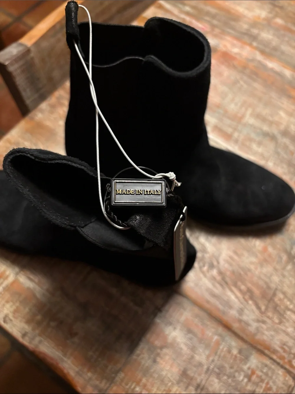Emanuele Crasto timeless black